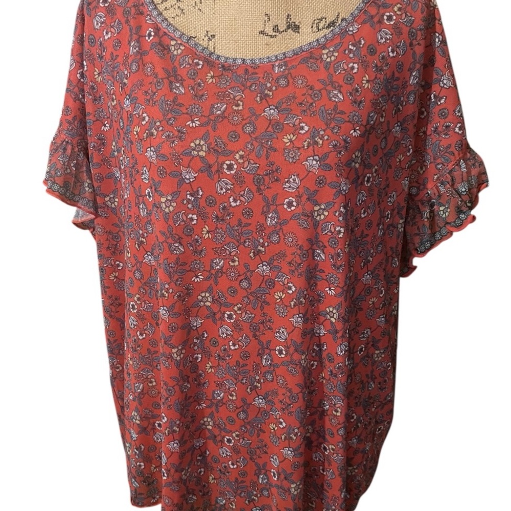 Max Studio‎ Red Floral Blouse - Picture 2 of 6